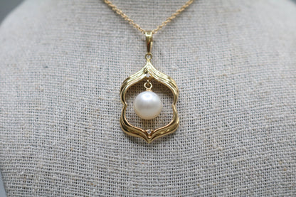 18K Yellow Gold Cable Chain & 18K Yellow Gold Pearl Charm (0.02 CTW)