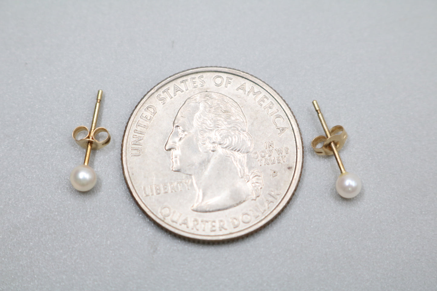 14K Yellow Gold Pearl Earrings (0.3 Grams)