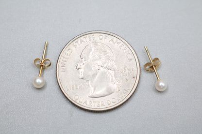 14K Yellow Gold Pearl Earrings (0.3 Grams)