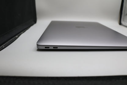 2020 Apple MacBook Air A2179 13-Inch (8GB, 256 GB SSD)
