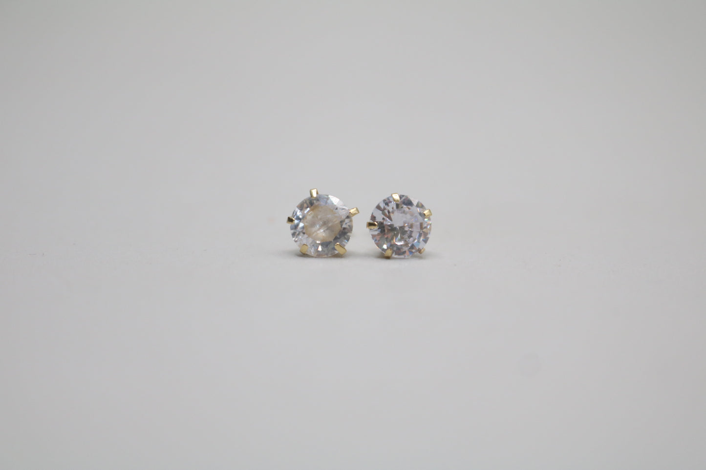 14k Yellow Gold Stud Pair Earrings (1.1 Grams)