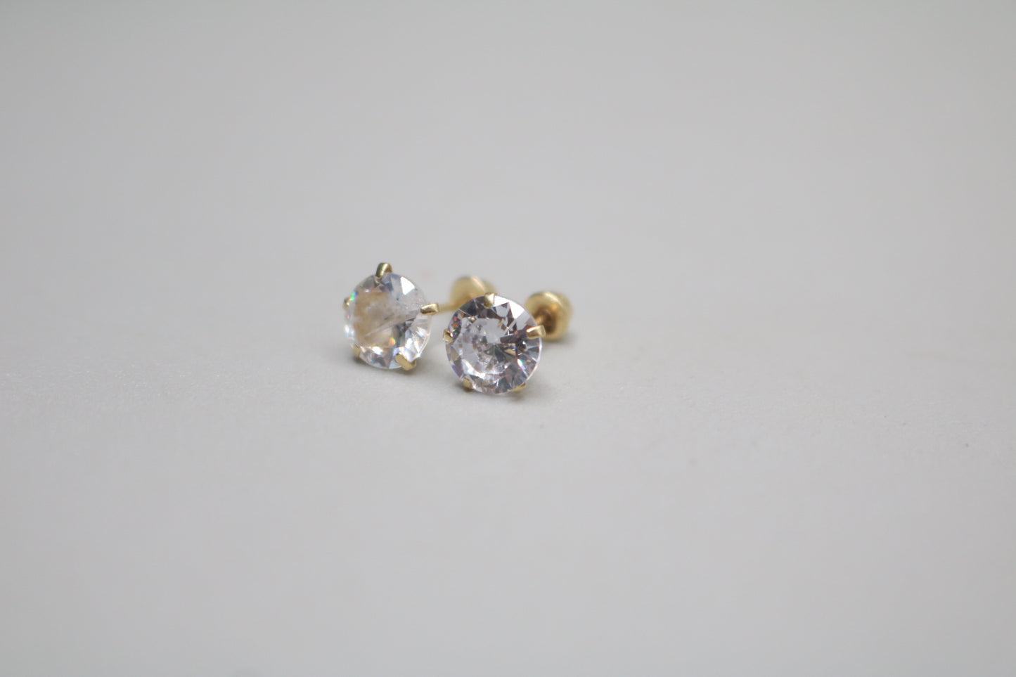 14k Yellow Gold Stud Pair Earrings (1.1 Grams)