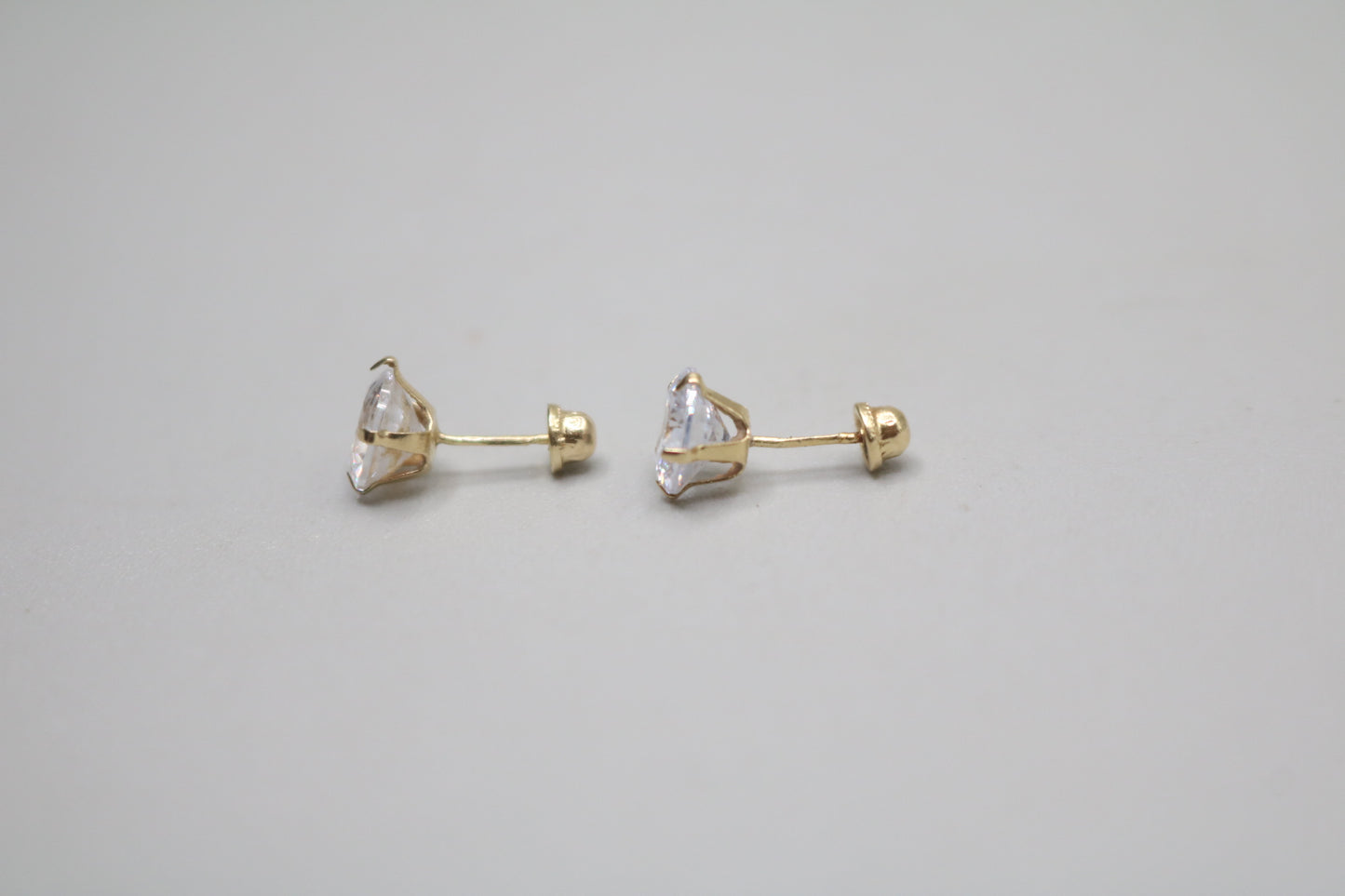 14k Yellow Gold Stud Pair Earrings (1.1 Grams)