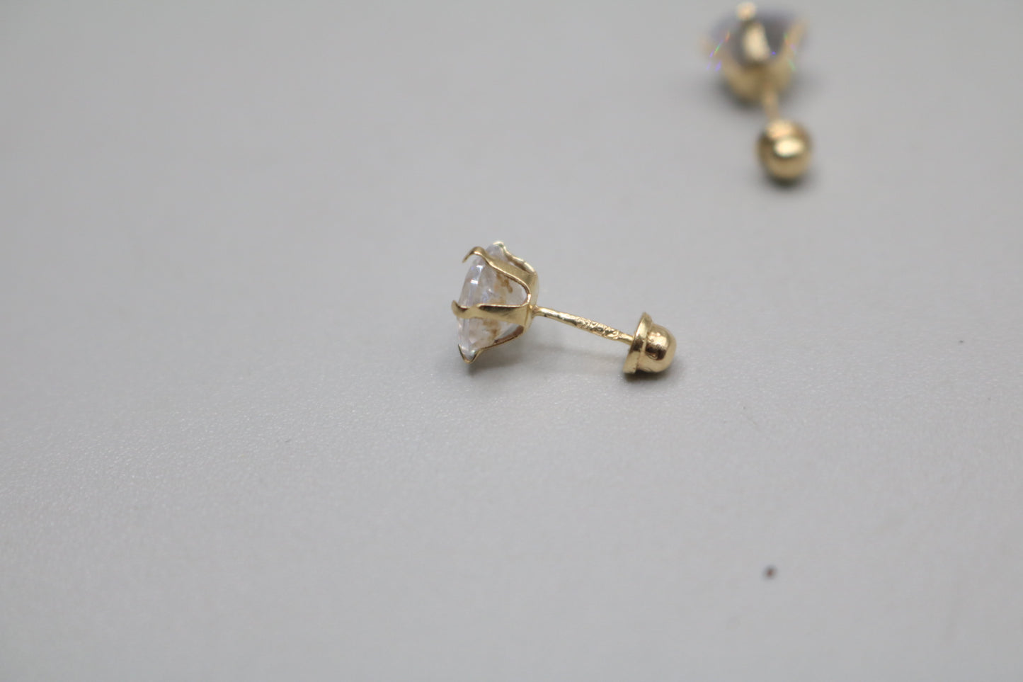 14k Yellow Gold Stud Pair Earrings (1.1 Grams)