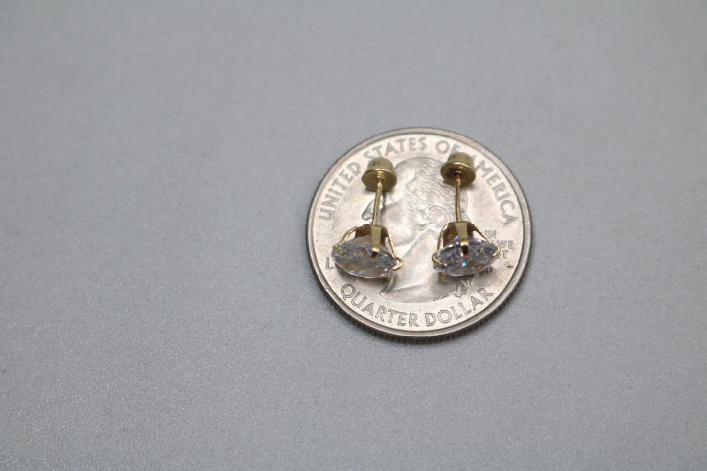 14k Yellow Gold Stud Pair Earrings (1.1 Grams)