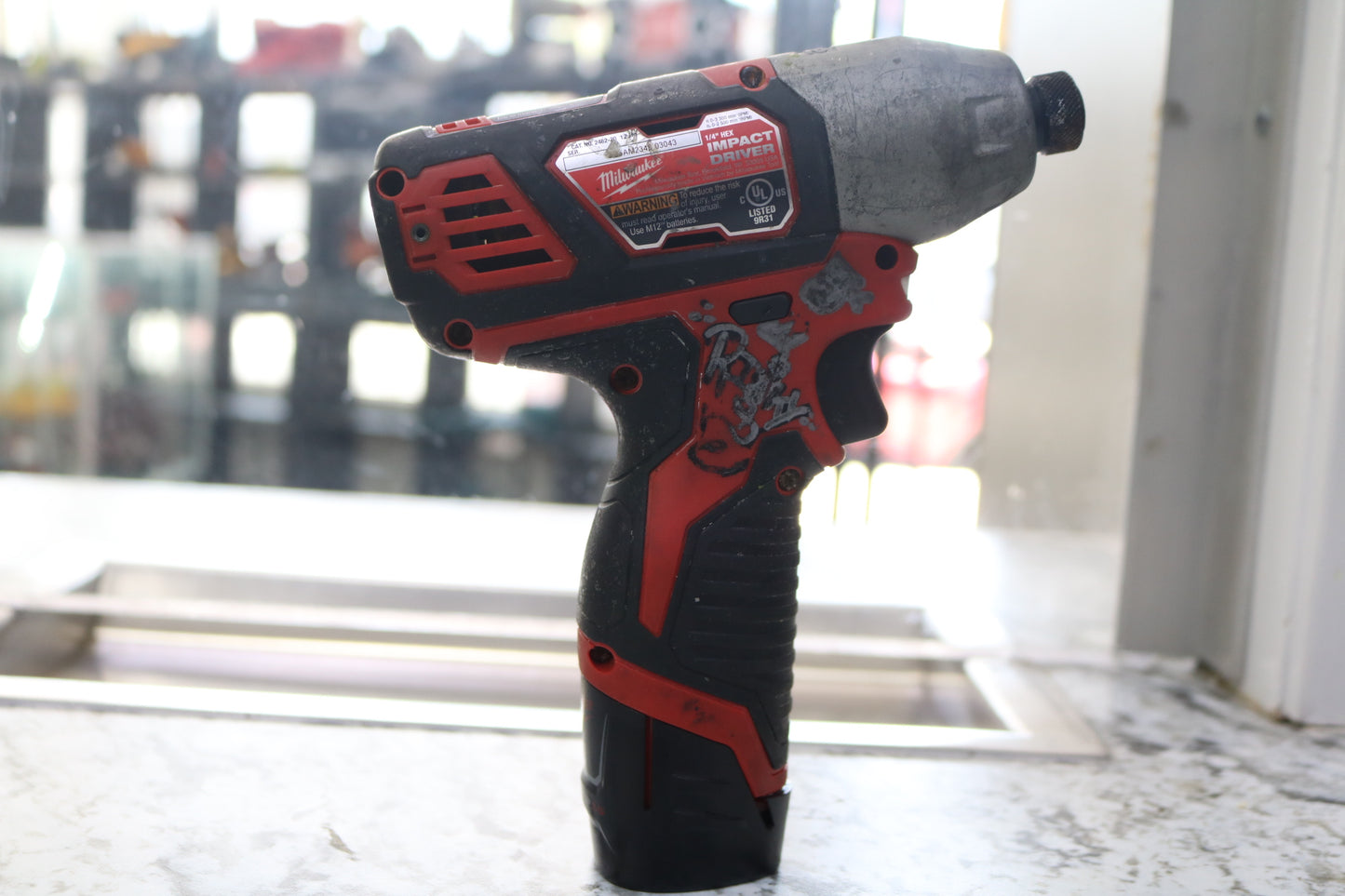 Milwaukee 2462-20 1/4" hex Impact Driver with Charger
