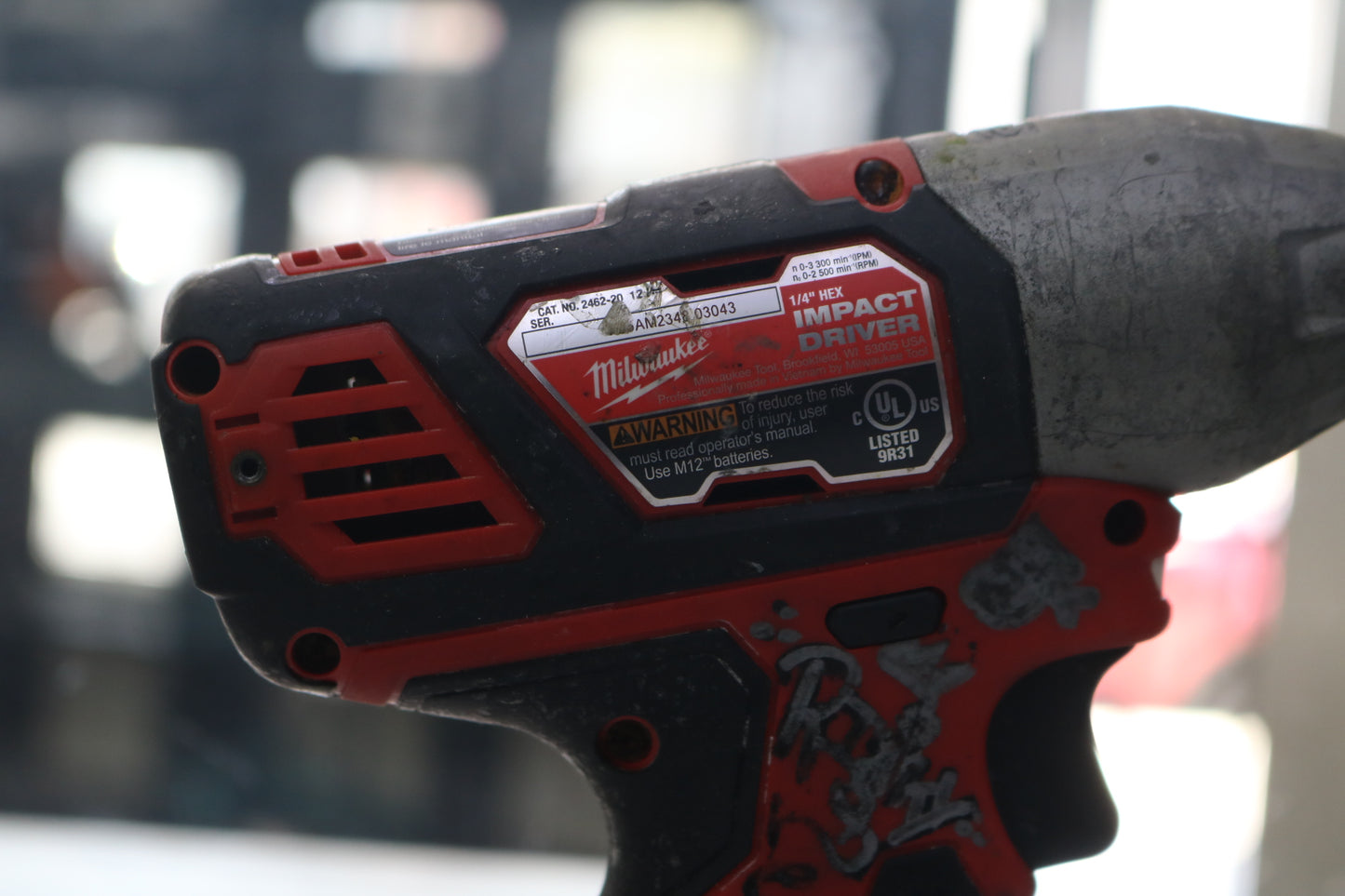 Milwaukee 2462-20 1/4" hex Impact Driver with Charger