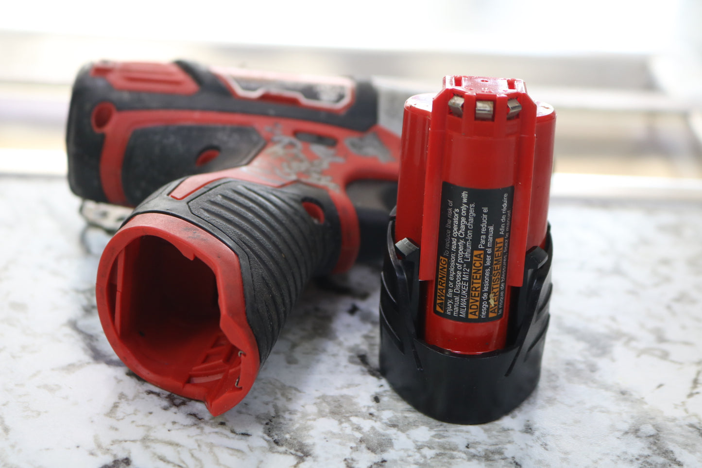 Milwaukee 2462-20 1/4" hex Impact Driver with Charger