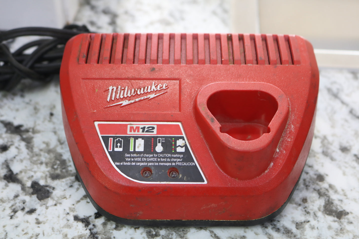 Milwaukee 2462-20 1/4" hex Impact Driver with Charger