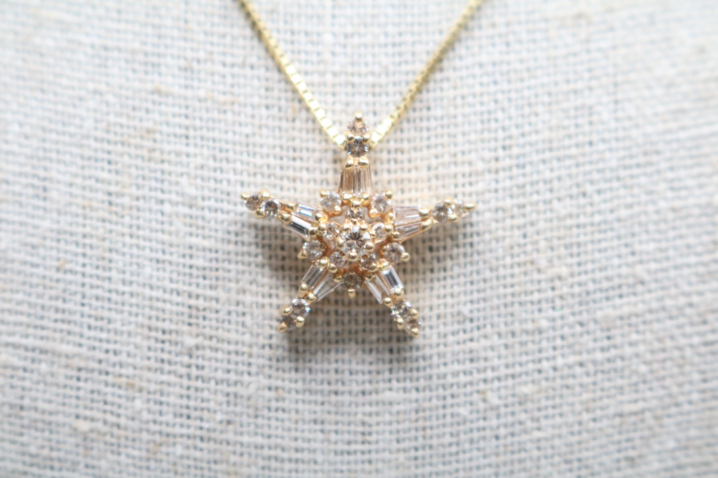 14K Yellow Gold Box Style Chain with Diamond Star Charm (0.35 CTW)