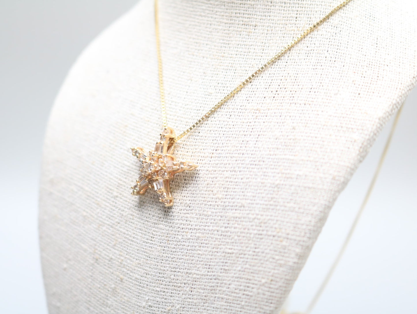 14K Yellow Gold Box Style Chain with Diamond Star Charm (0.35 CTW)