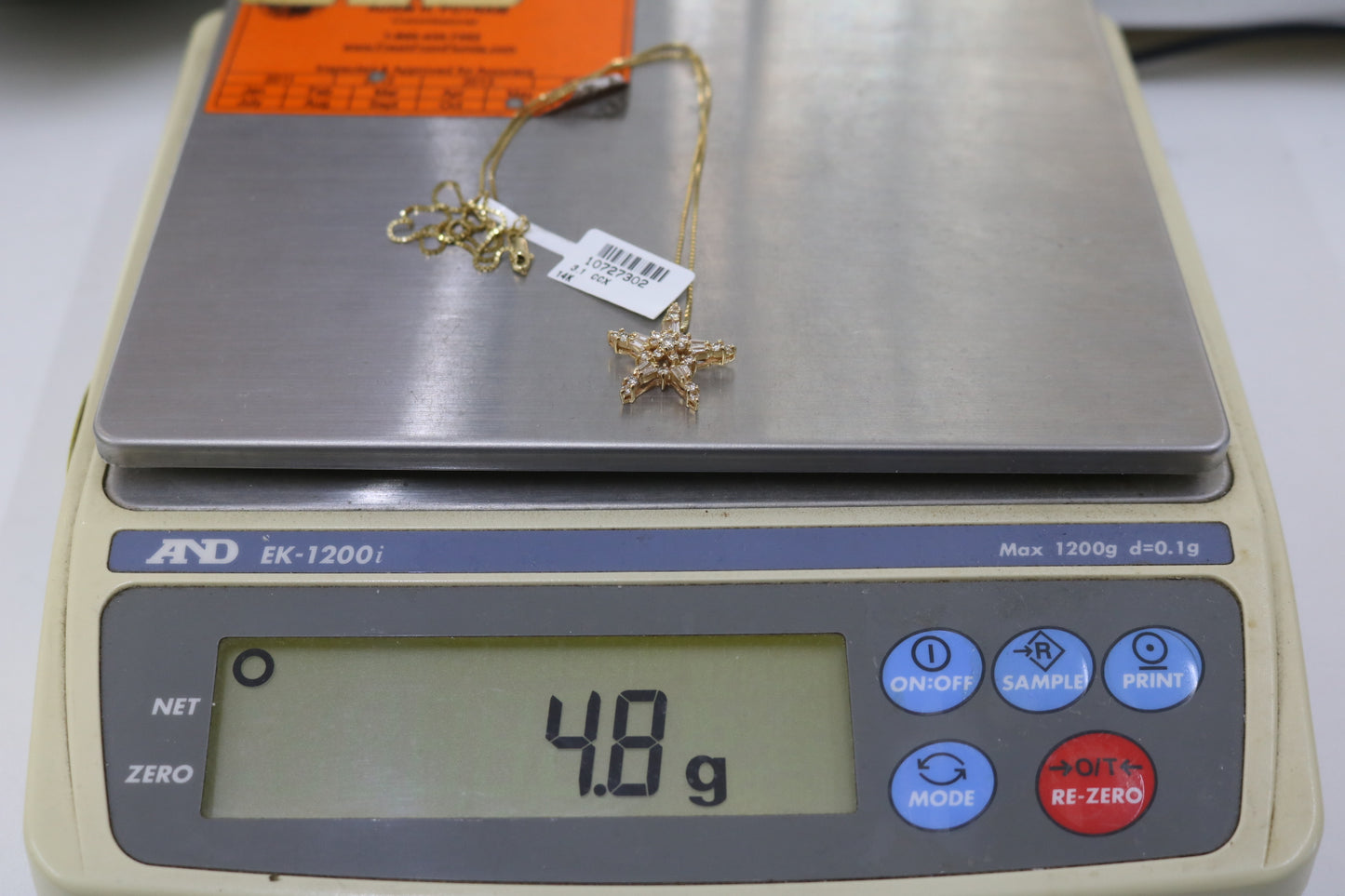 14K Yellow Gold Box Style Chain with Diamond Star Charm (0.35 CTW)