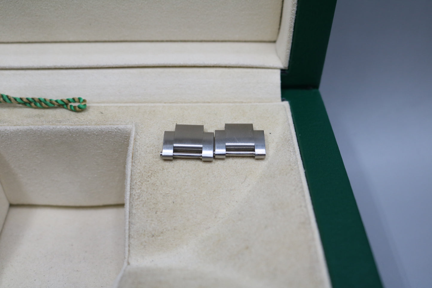 1999 Rolex Oyster Perpetual Date Submariner 16610 40mm Men's Watch (Local Pick-Up Only)