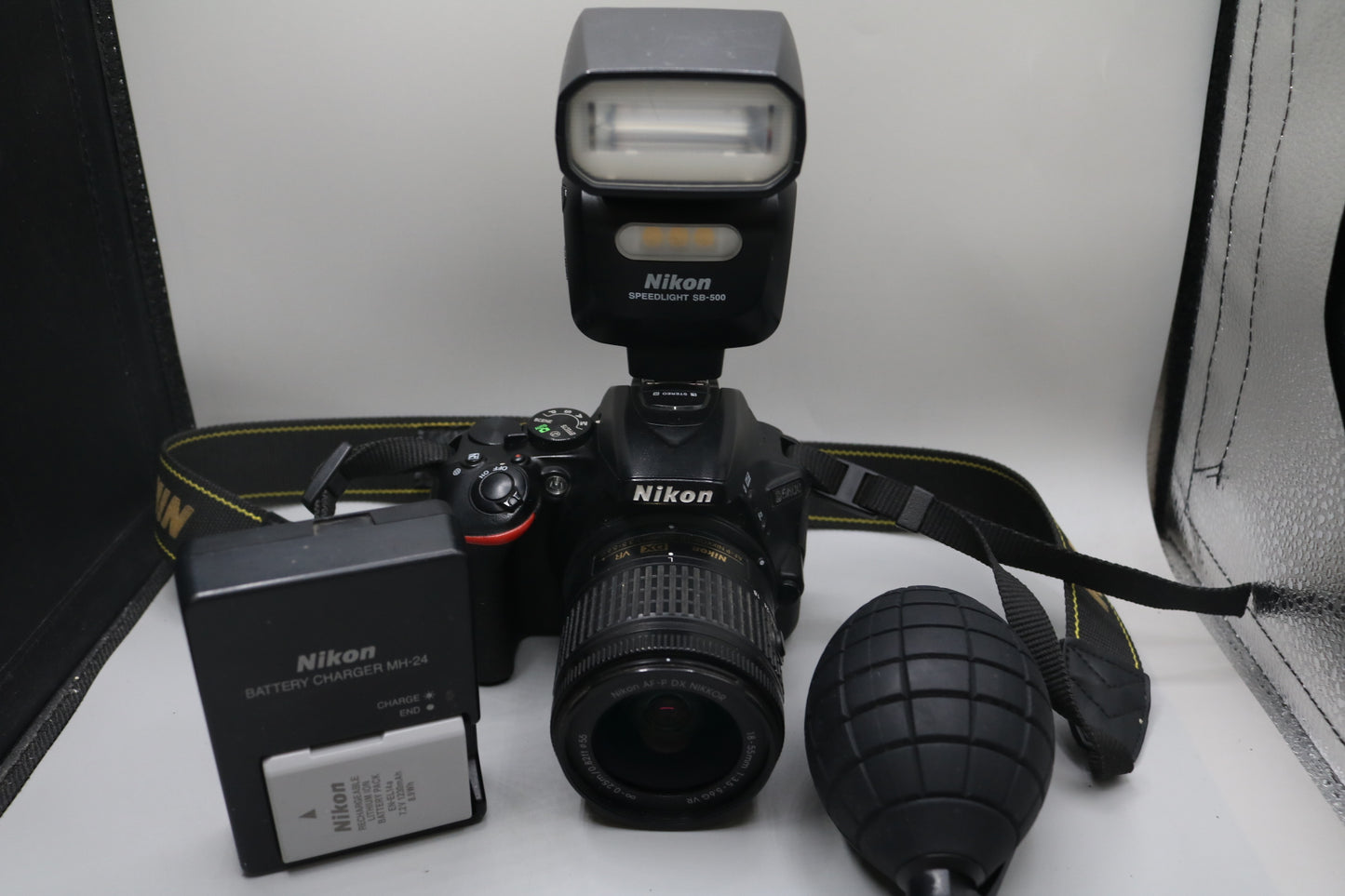 Nikon D5600 N1538 Digital Camera with Nikon 18-55mm Lens and SB-500 Flash