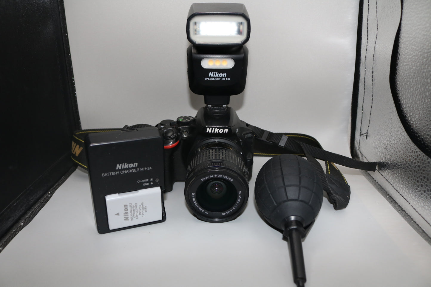 Nikon D5600 N1538 Digital Camera with Nikon 18-55mm Lens and SB-500 Flash
