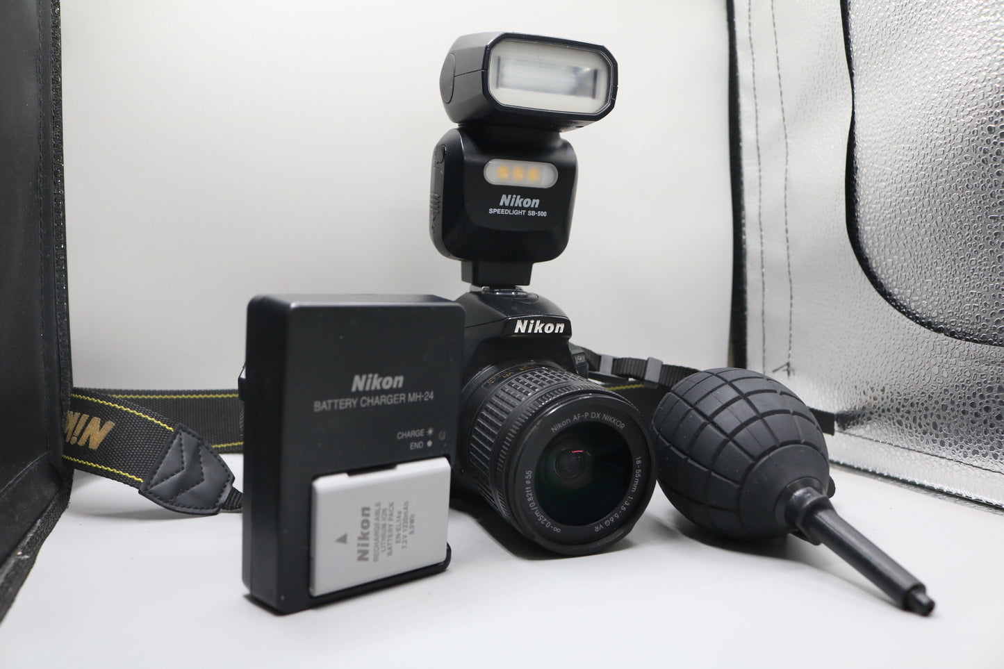 Nikon D5600 N1538 Digital Camera with Nikon 18-55mm Lens and SB-500 Flash