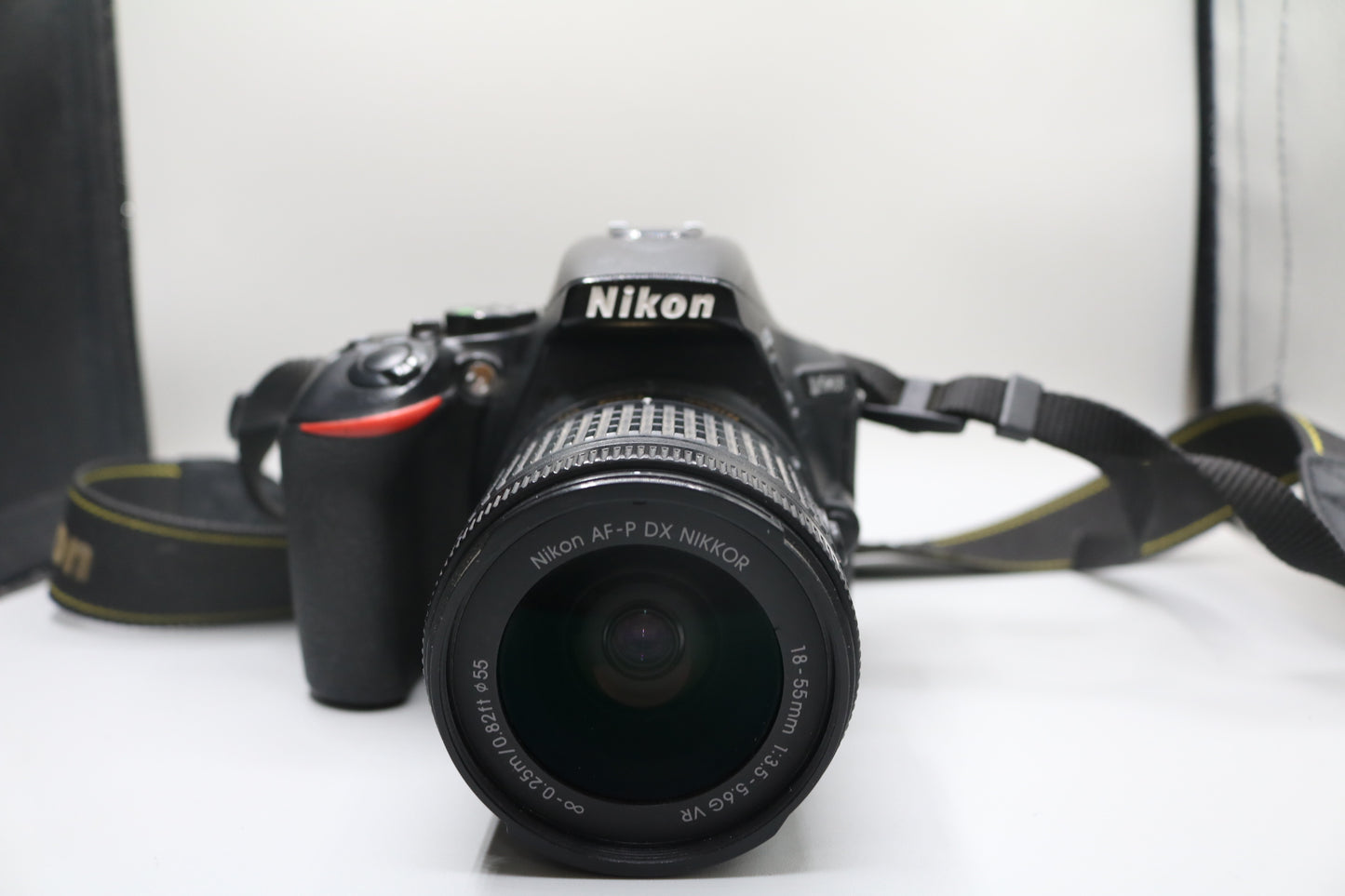Nikon D5600 N1538 Digital Camera with Nikon 18-55mm Lens and SB-500 Flash