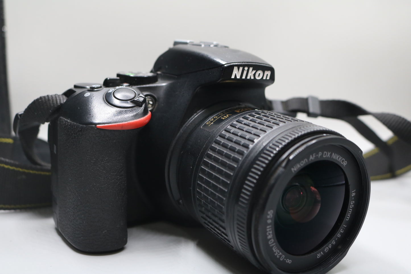 Nikon D5600 N1538 Digital Camera with Nikon 18-55mm Lens and SB-500 Flash