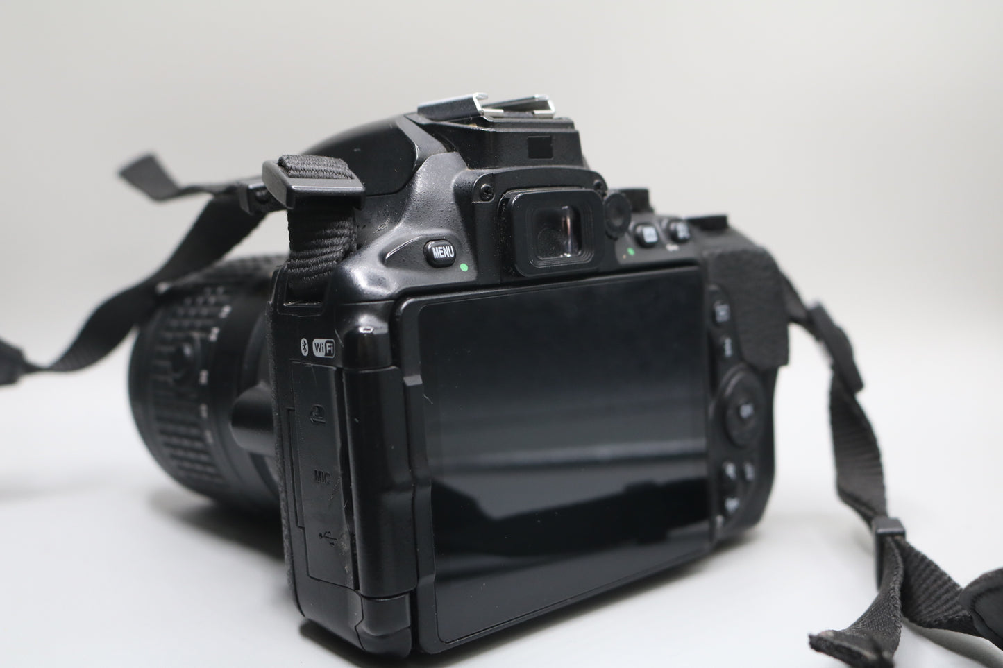 Nikon D5600 N1538 Digital Camera with Nikon 18-55mm Lens and SB-500 Flash