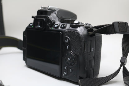 Nikon D5600 N1538 Digital Camera with Nikon 18-55mm Lens and SB-500 Flash