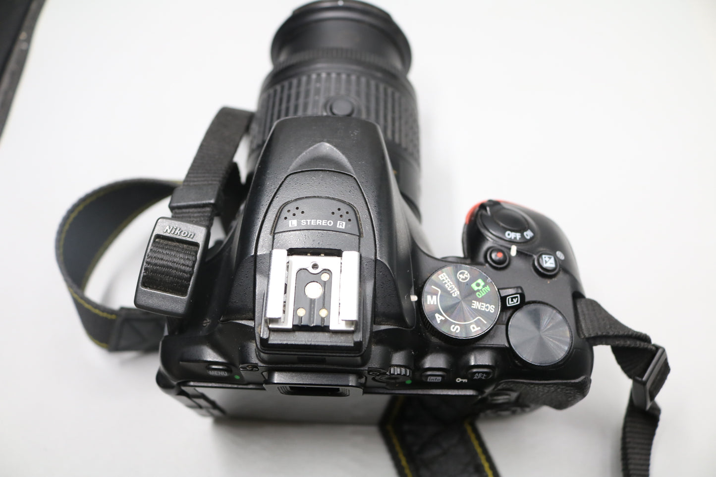 Nikon D5600 N1538 Digital Camera with Nikon 18-55mm Lens and SB-500 Flash