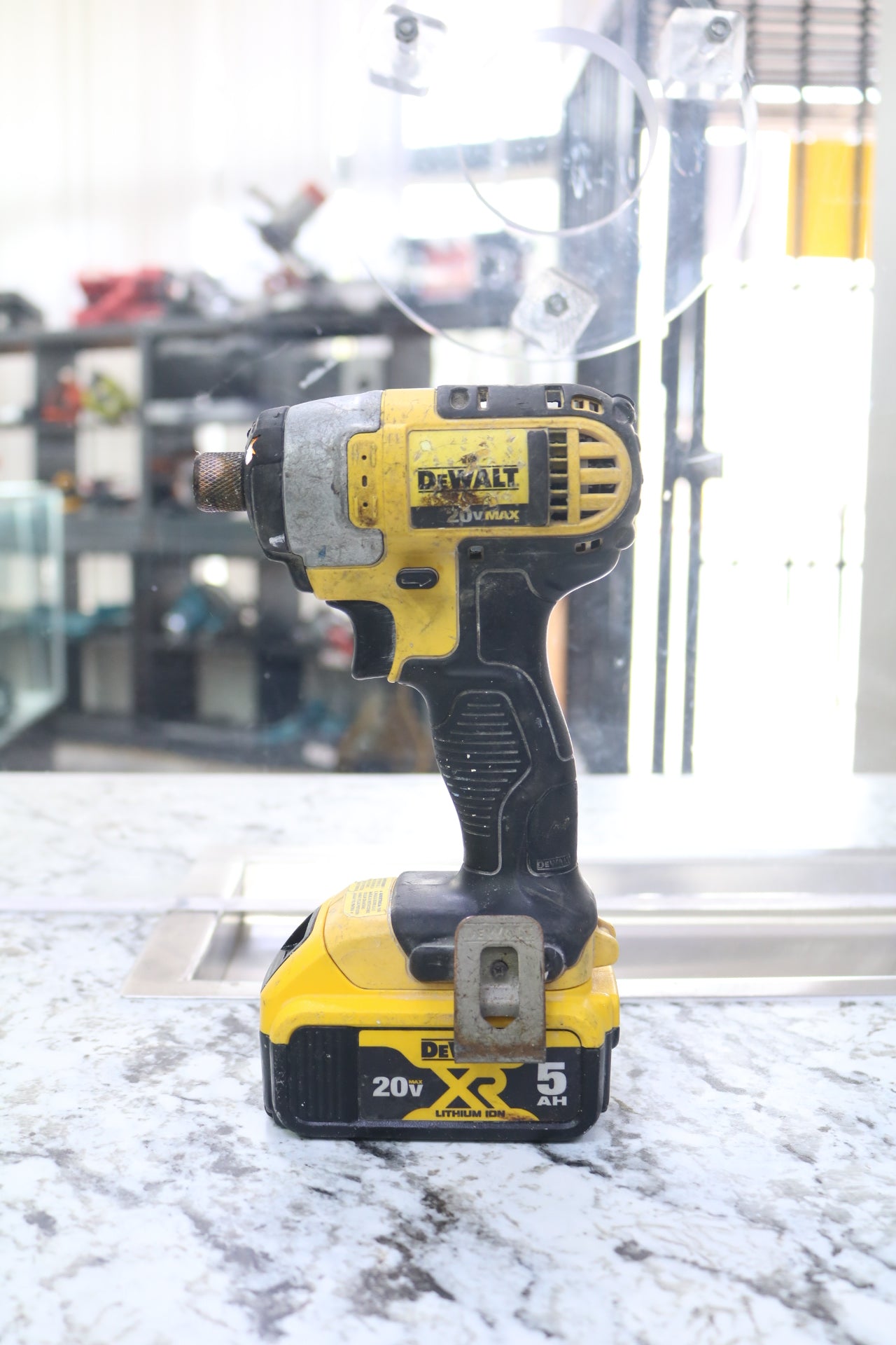 Dewalt DCF885 20V Cordless Impact Driver with a 20V Battery