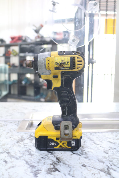 Dewalt DCF885 20V Cordless Impact Driver with a 20V Battery