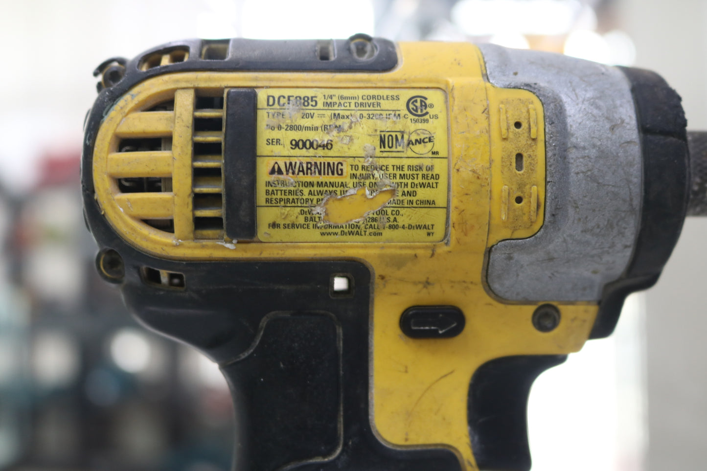 Dewalt DCF885 20V Cordless Impact Driver with a 20V Battery