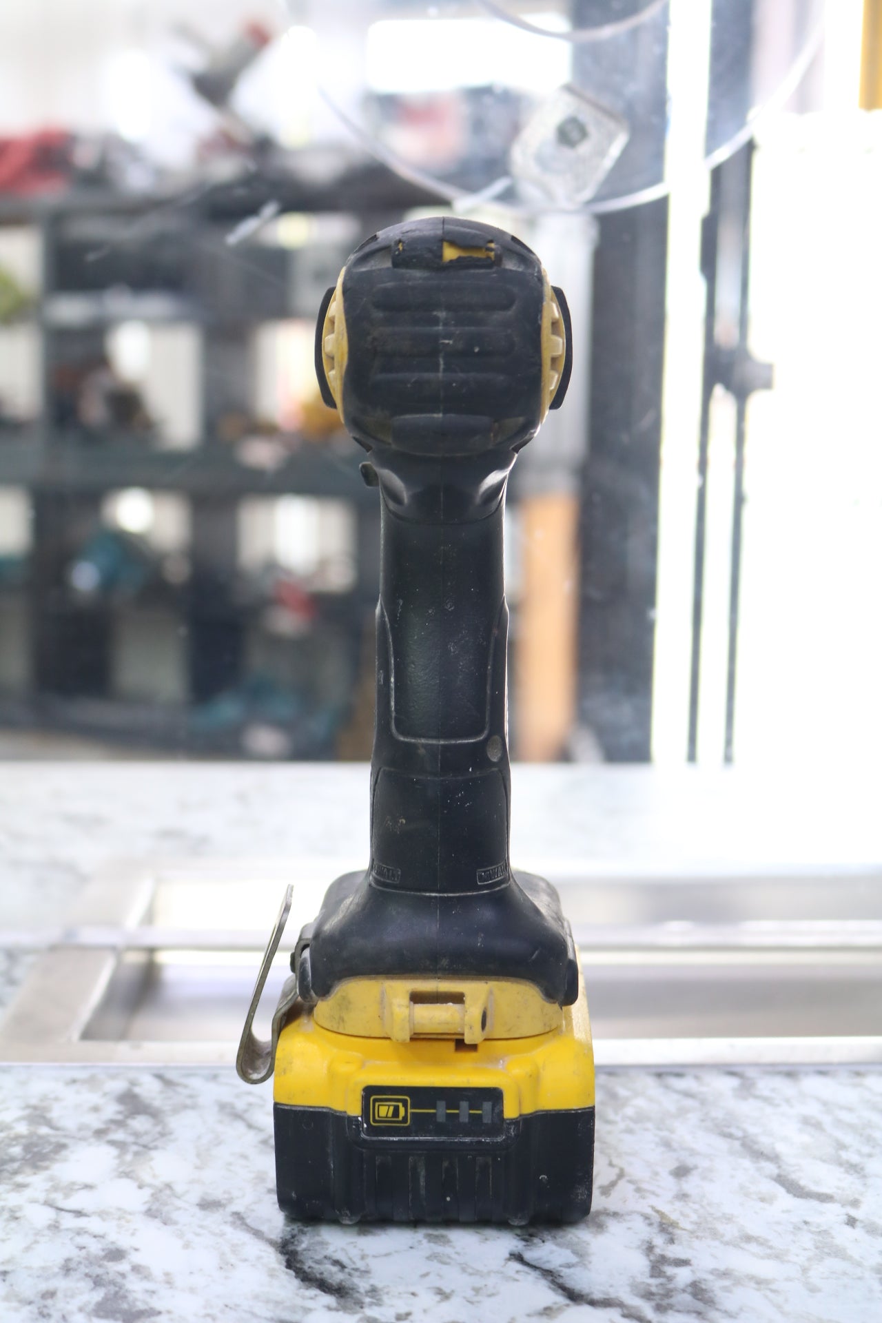 Dewalt DCF885 20V Cordless Impact Driver with a 20V Battery