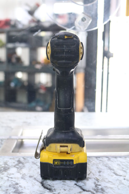 Dewalt DCF885 20V Cordless Impact Driver with a 20V Battery