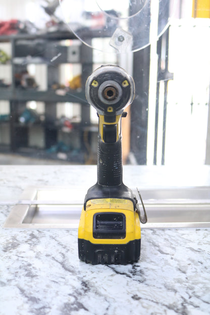 Dewalt DCF885 20V Cordless Impact Driver with a 20V Battery