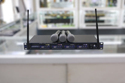 VocoPro UHF-5800, 4 Channel Wireless Microphone System (Local Pick-up only)