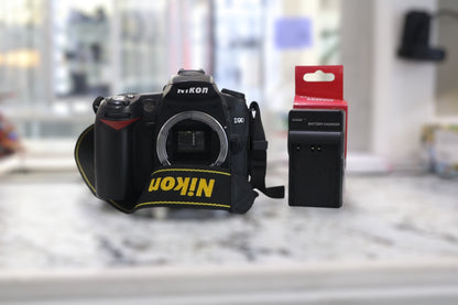 Nikon D90 Camera Body with an Aftermarket Charger