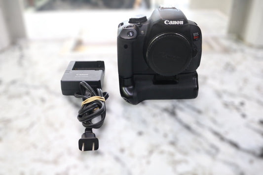 Canon EOS Rebel T4i with Extended Grip