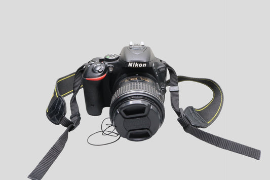 Nikon D5500 N1405 Digital Camera w/AF-S Nikkor 18-55mm lens