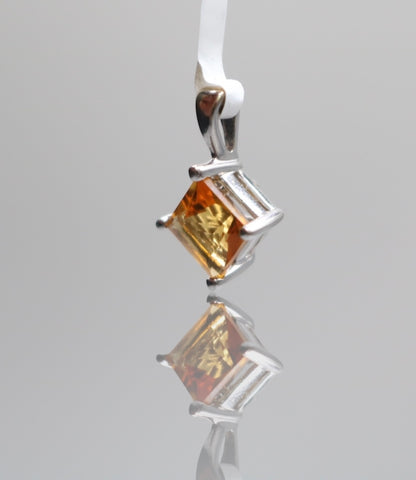 18k White Gold Princess Cut Yellow Citrine Solitaire Pendant