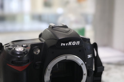 Nikon D90 Camera Body with an Aftermarket Charger