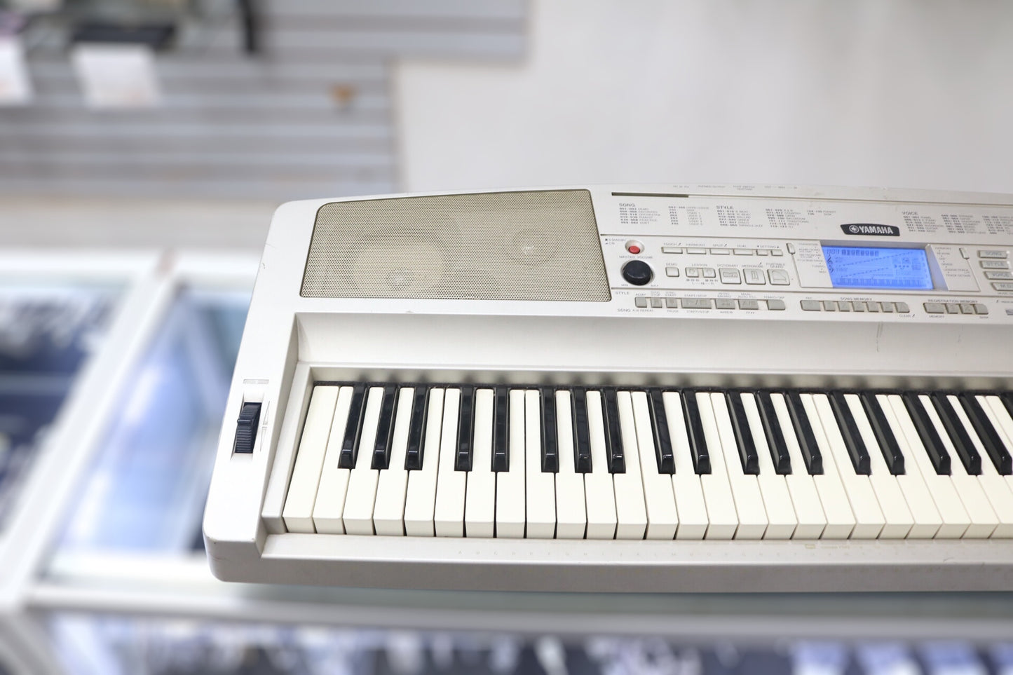 Yamaha DGX-300 76 Keys Keyboard (Local Pick-up only)