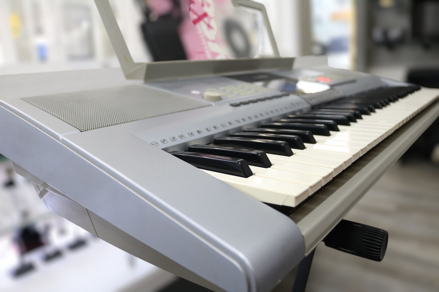 Yamaha PSR-293 Keyboard with Stand & Manuals (Local pick-up only)