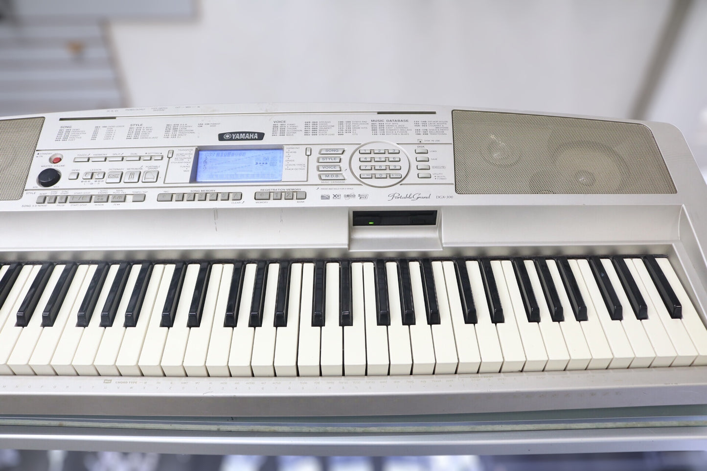 Yamaha DGX-300 76 Keys Keyboard (Local Pick-up only)