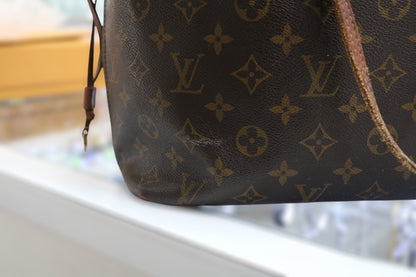 Louis Vuitton Monogram Neverfull Tote Bag