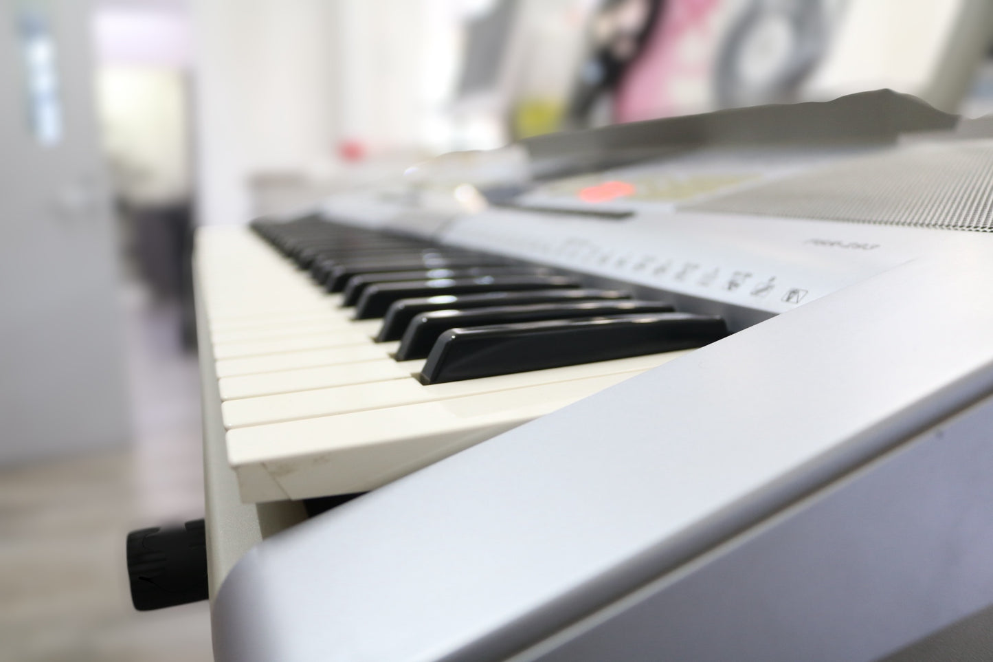 Yamaha PSR-293 Keyboard with Stand & Manuals (Local pick-up only)