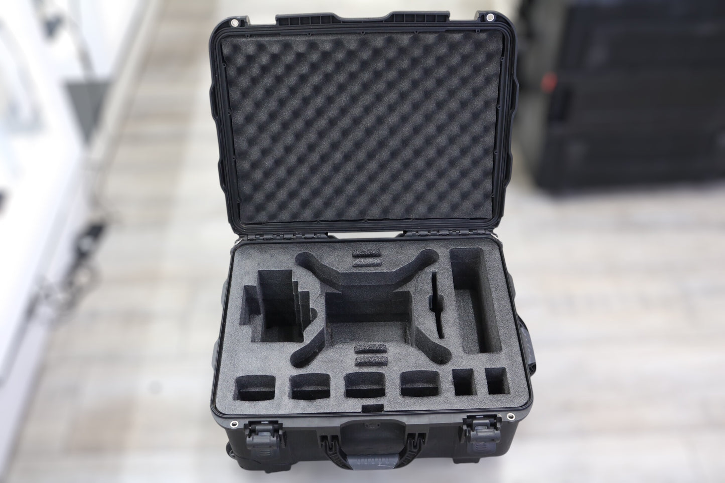 NANUK 950 WATERPROOF CASE WITH WHEELS (Local Pickup Only)