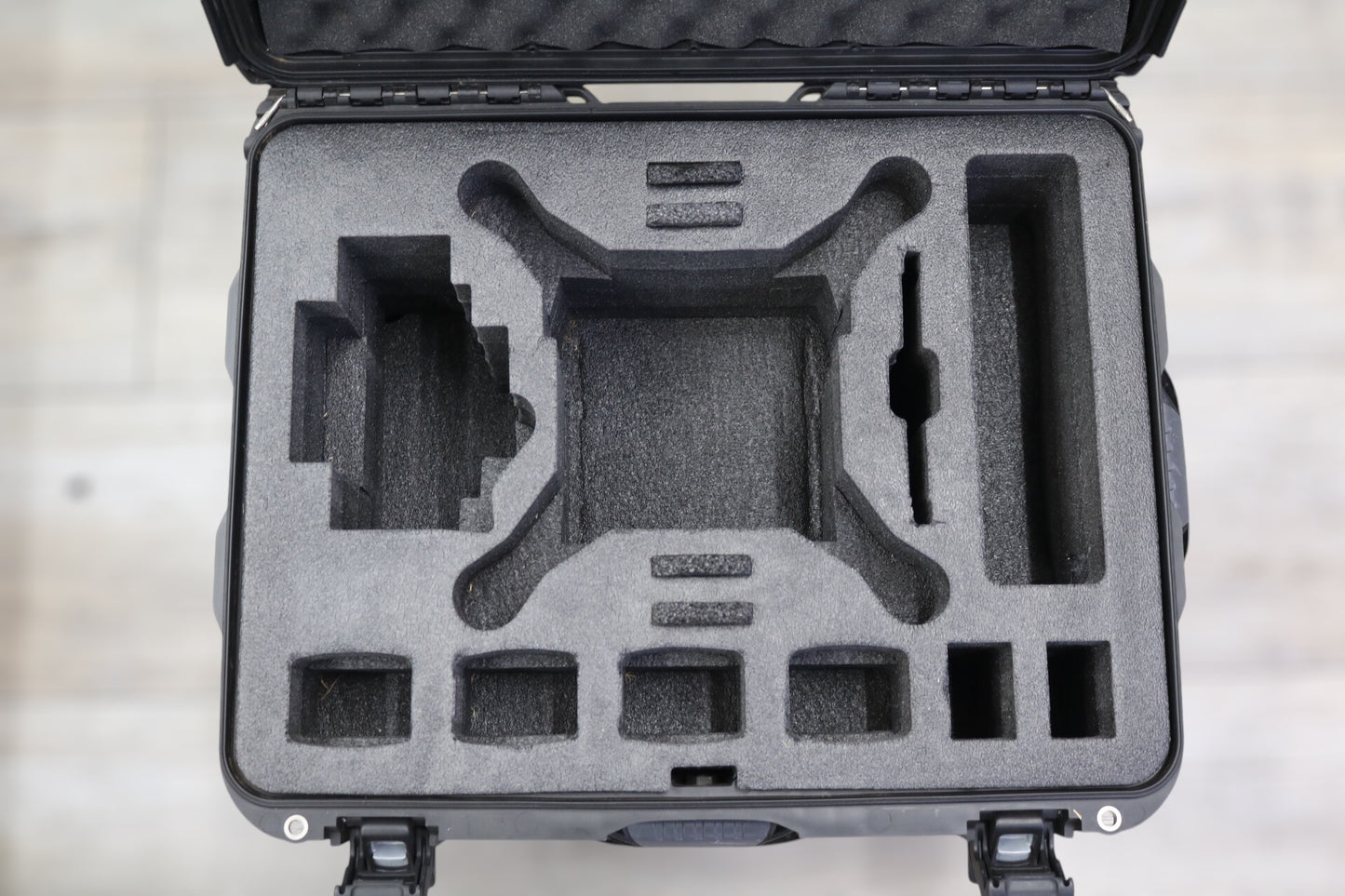 NANUK 950 WATERPROOF CASE WITH WHEELS (Local Pickup Only)