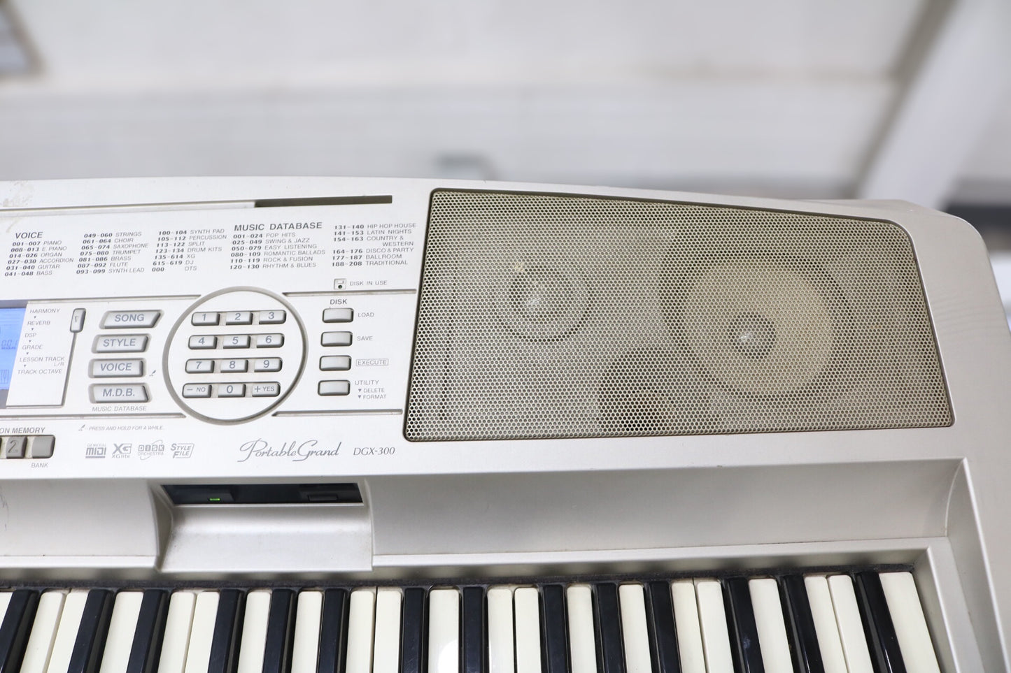 Yamaha DGX-300 76 Keys Keyboard (Local Pick-up only)