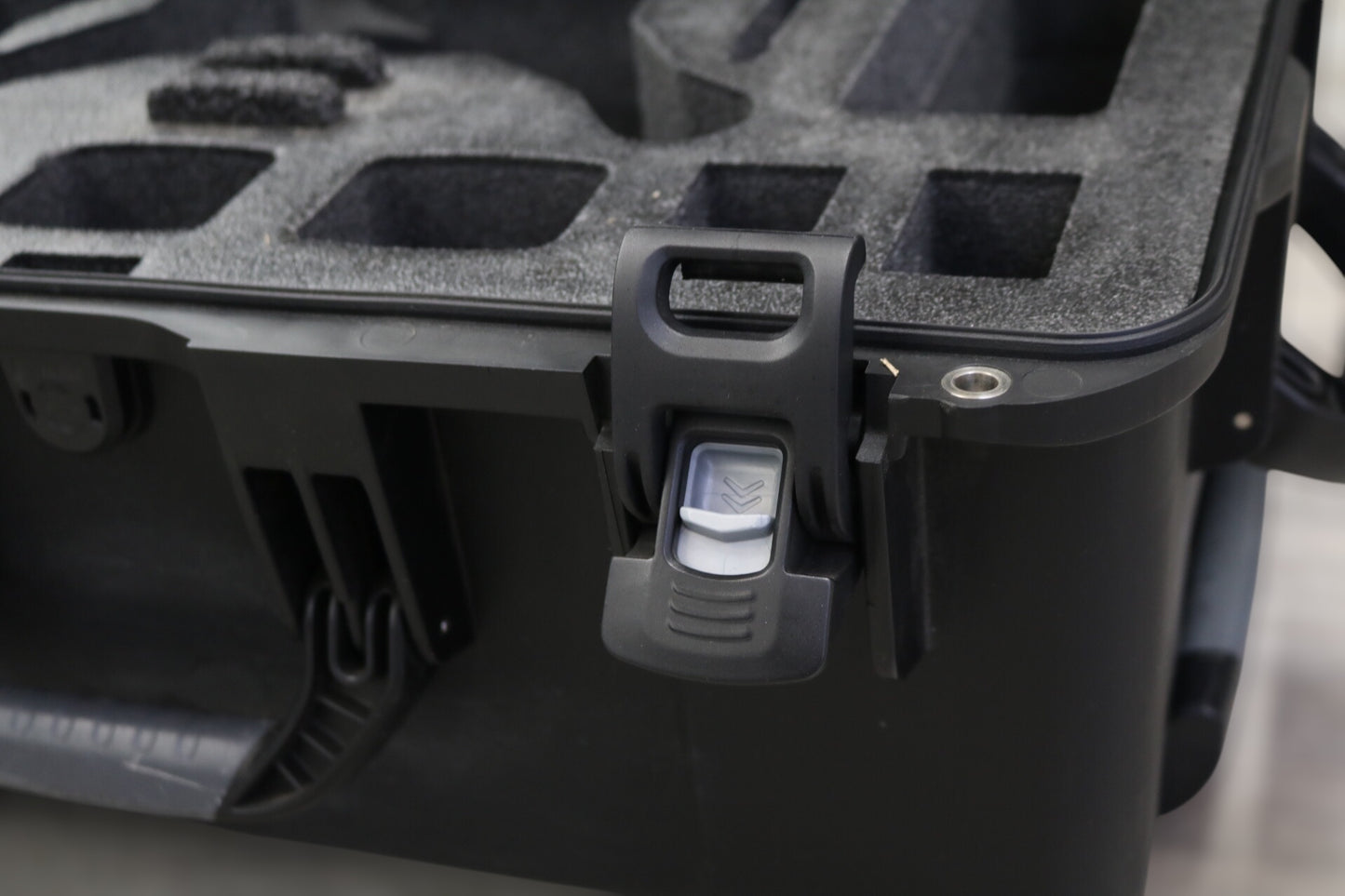NANUK 950 WATERPROOF CASE WITH WHEELS (Local Pickup Only)