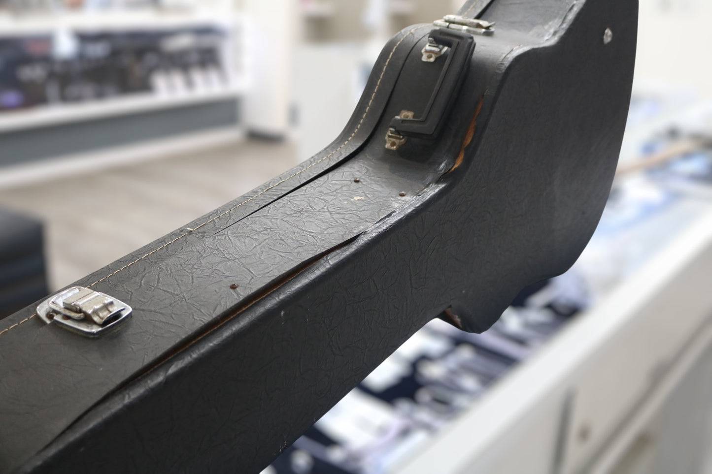 Yamaha FG-200 Acoustic Guitar with hard case (Local Pick-up only)