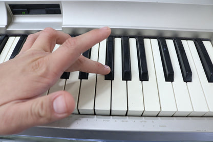 Yamaha DGX-300 76 Keys Keyboard (Local Pick-up only)