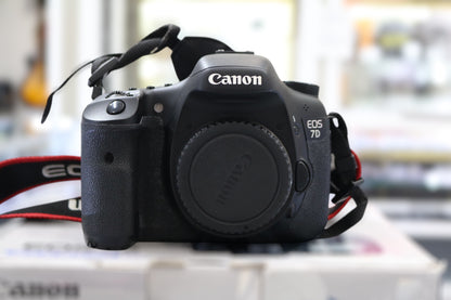 Canon EOS 7D DS126251 Camera Body Only
