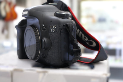 Canon EOS 7D DS126251 Camera Body Only
